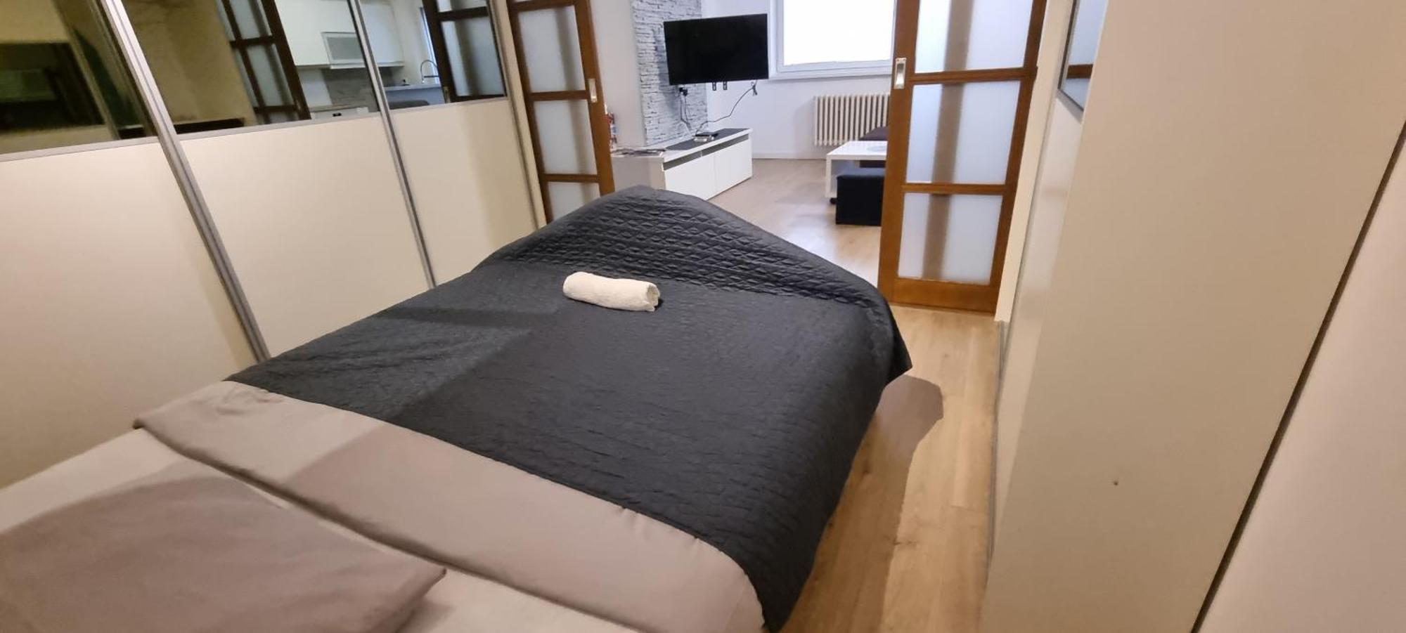 Huge Apartment Next To Train Station Close To The City Center Bratislava Exteriör bild