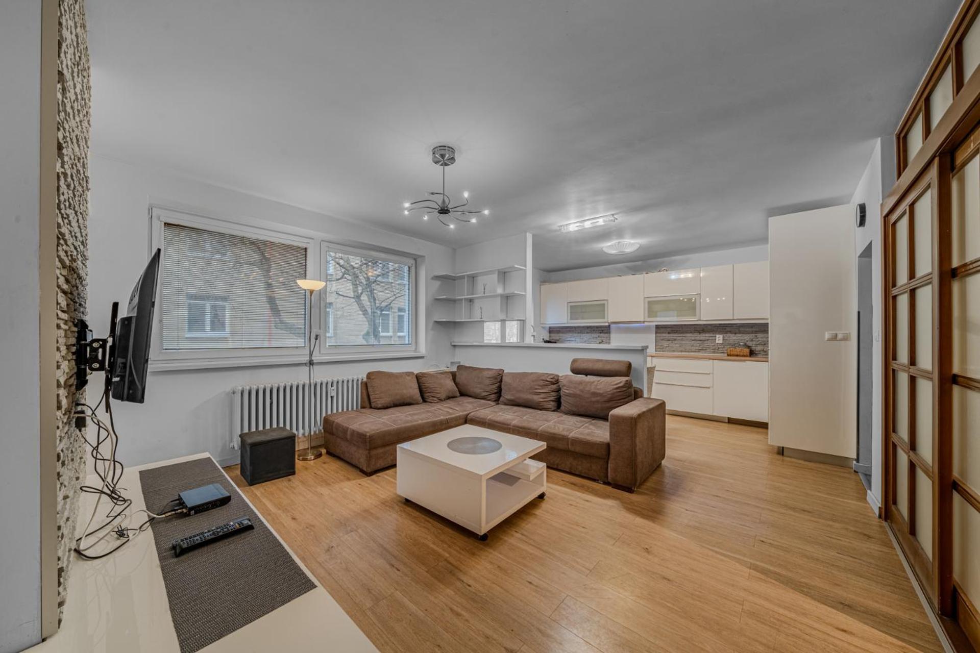 Huge Apartment Next To Train Station Close To The City Center Bratislava Exteriör bild