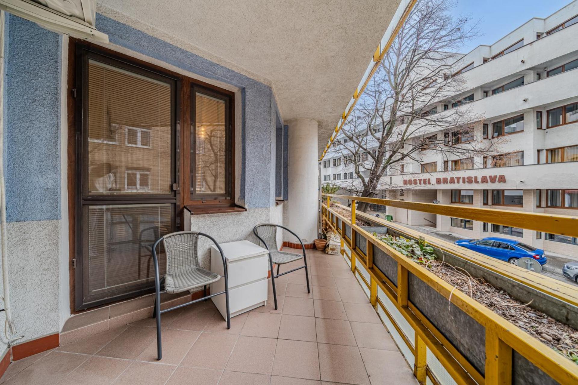 Huge Apartment Next To Train Station Close To The City Center Bratislava Exteriör bild